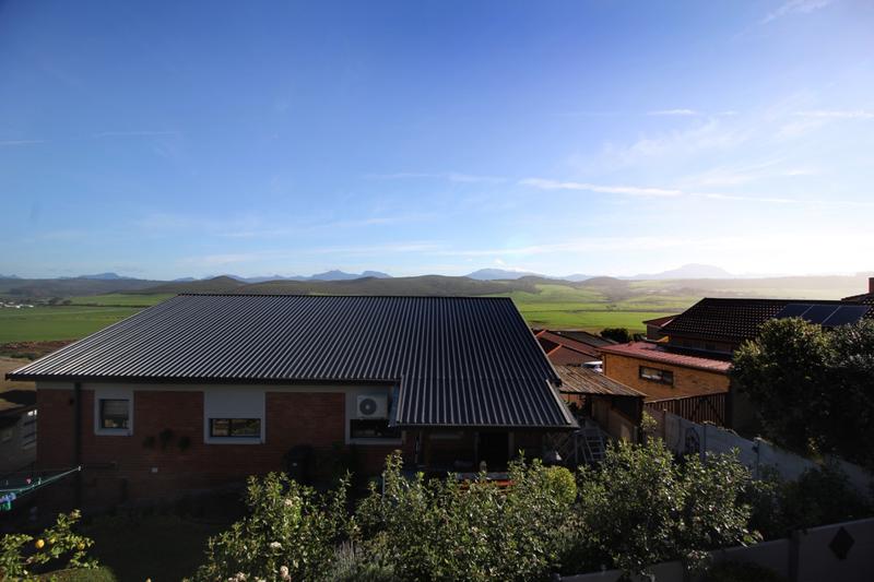 5 Bedroom Property for Sale in Reebok Western Cape
